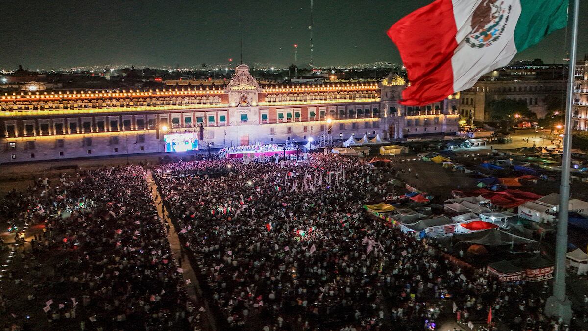 Claudia Sheinbaum celebra su triunfo en el zócalo.