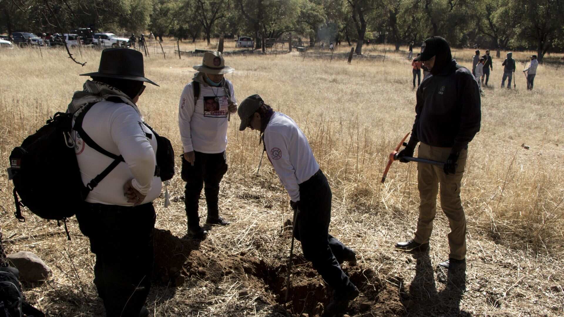 Madres buscadoras piden a AMLO que las acompañe a jornada de trabajo