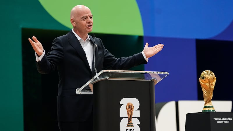 Infantino irrumpe en el vestidor de Irán y lanza contundente mensaje tras la polémica en el Mundial