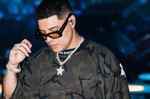 Eduin Caz reaparece tras amenazas en contra de Grupo Firme