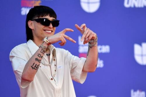 La Inteligencia Artificial lo hizo otra vez: Así luciría Peso Pluma si fuera un personaje de Disney