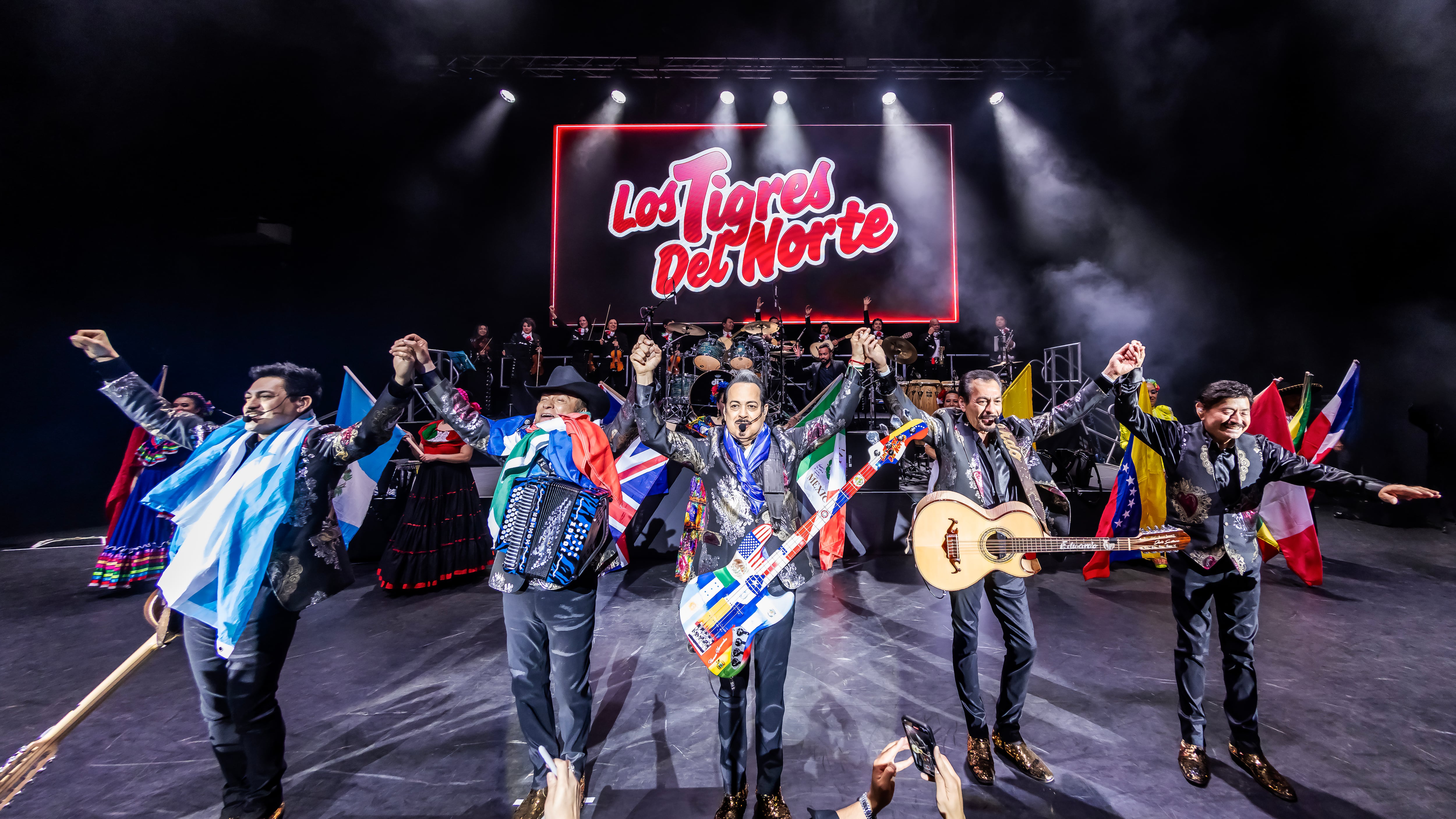 Los Tigres del Norte triunfan en su regreso a Europa