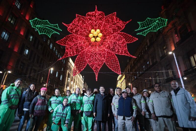 Los adornos iluminan los principales edificios del Centro de la CDMX. (Gobierno de la CDMX)