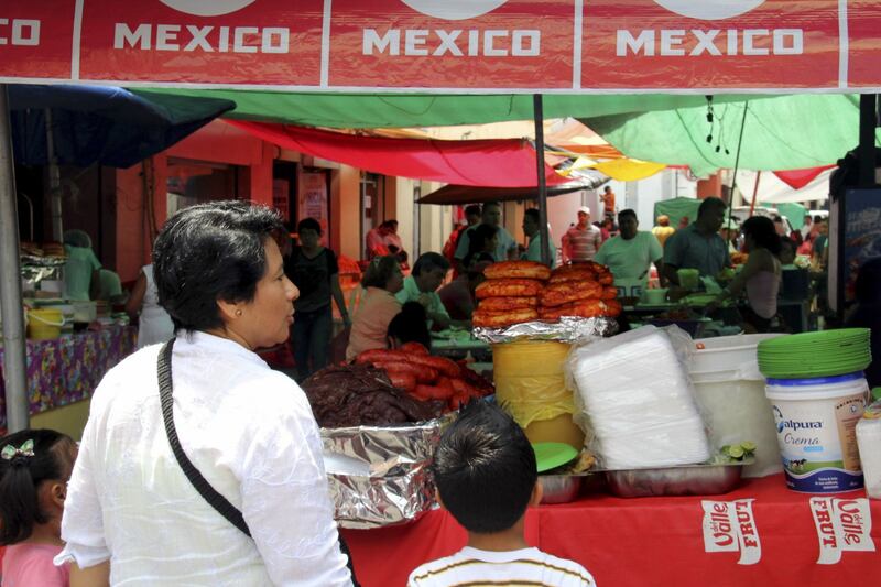 Familias desembolsaran un promedio de 265 pesos para comer pambazos, más un mínimo de 400 en bebidas y dulces.