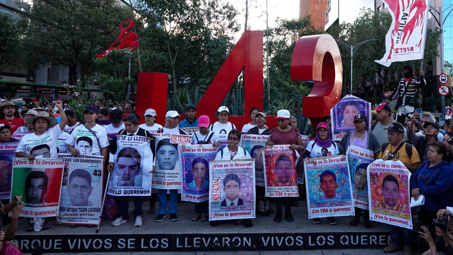 A 9 años de la desaparición de normalistas de Ayotzinapa, continúa reclamo de justicia