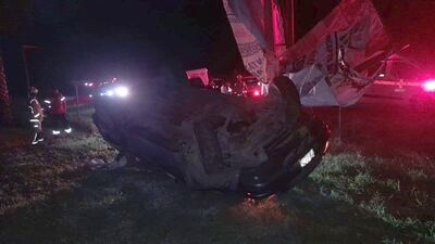 Agentes ministeriales tardaron varias horas en acudir a recoger el cuerpo del conductor fallecido.