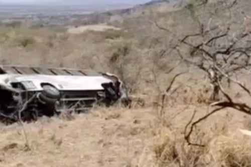 Volcadura de autobús en Nayarit deja 9 muertos y más de 40 heridos; iban a un balneario