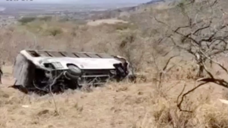 Volcadura de autobús en Nayarit deja 9 muertos y más de 40 heridos; iban a un balneario