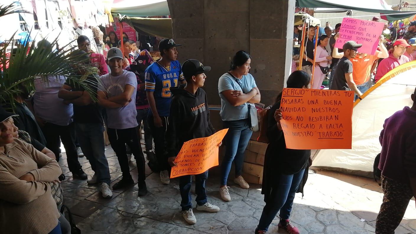 Un grupo de 70 pepenadores se manifiestan en las puertas del ayuntamiento de Tonalá y advierten plantones.