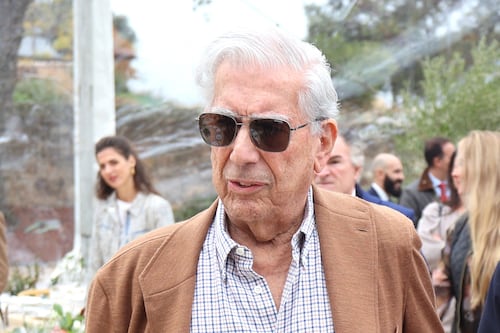 Hospitalizan por coronavirus a Mario Vargas Llosa; sus hijos piden “respetar privacidad de la familia”