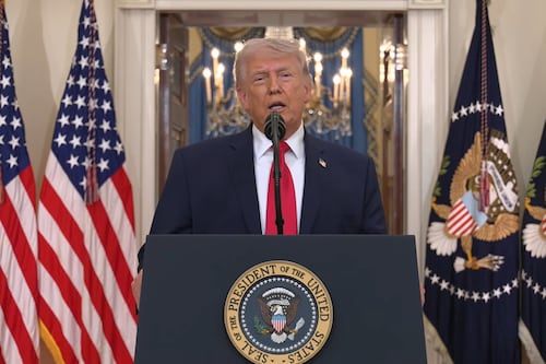 Trump confirma destrucción del puente más alto de Irán y amenaza con nuevos ataques