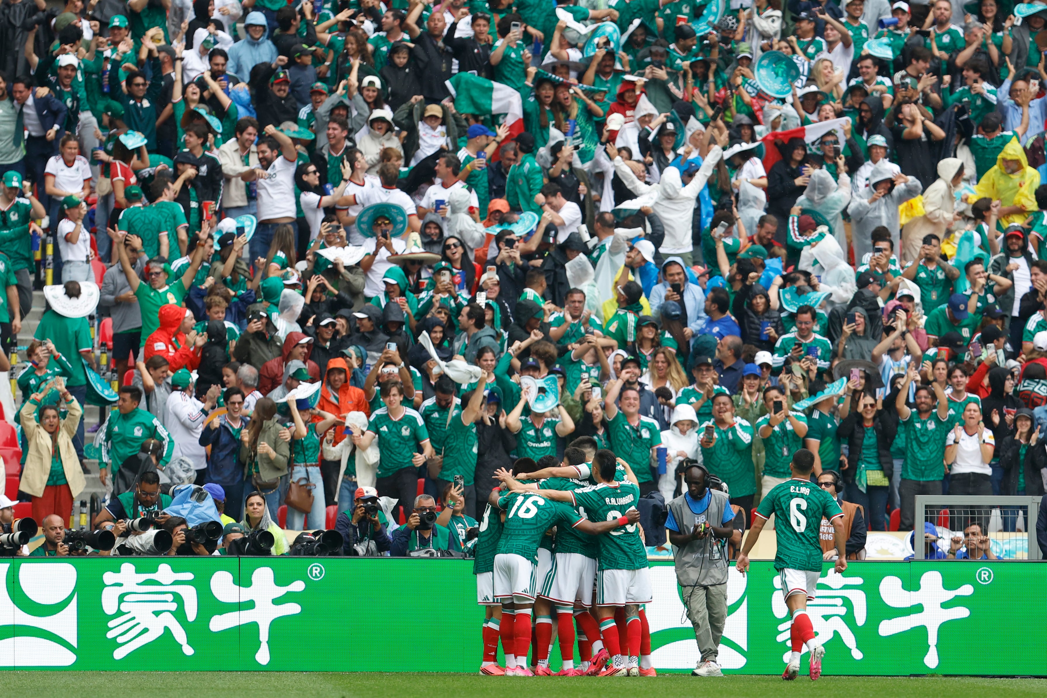 #PolíticaConfidencial: Mundial 2026, el pueblo dejó sus ahorros y los políticos pusieron la sonrisa VIP