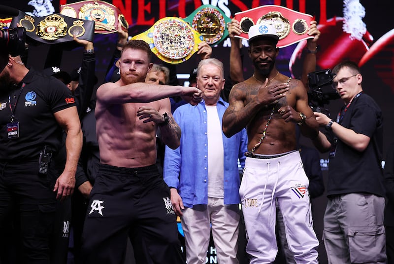 Canelo Alvarez v William Scull: