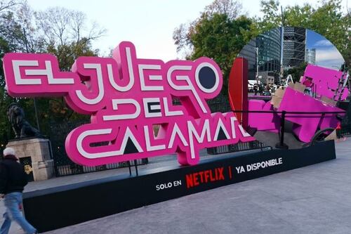 Instalación de El Juego del Calamar en Chapultepec provoca “furia” del gobierno