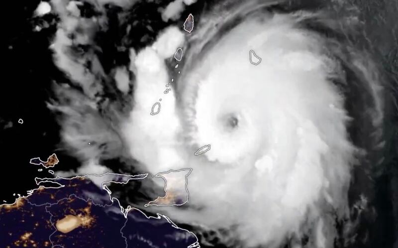 Daños, destrucción, damnificados y compras de pánico ha dejado el ciclón a su paso por el Mar Caribe.