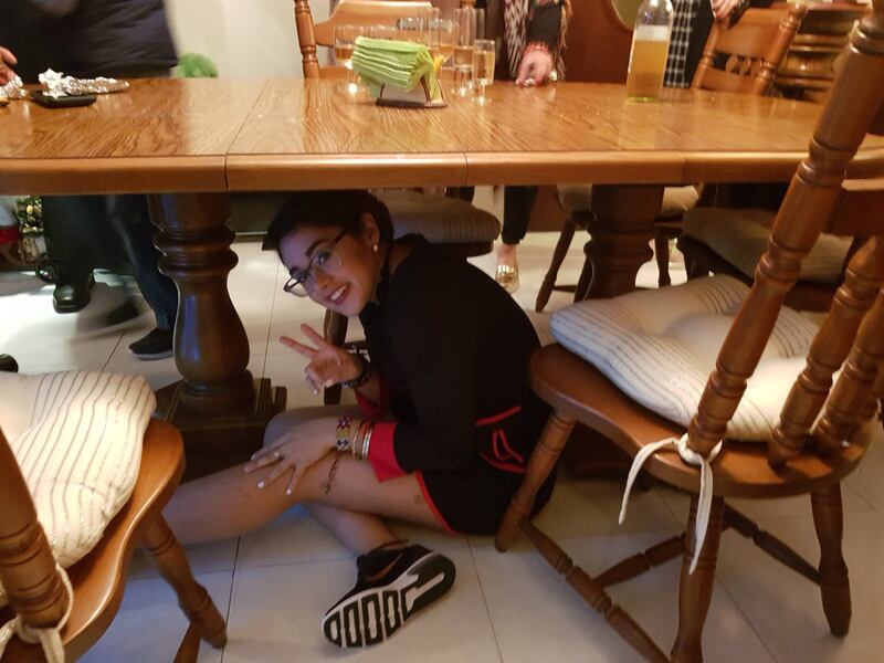 Meterse debajo de la mesa en Año Nuevo: El poderoso ritual para el amor ¿a qué hora se debe hacer?