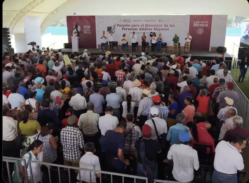 La presidenta de México en un recorrido en Tabasco