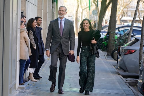 Rey Felipe en España tiene una discusión con la Reina Litizia en acto cívico