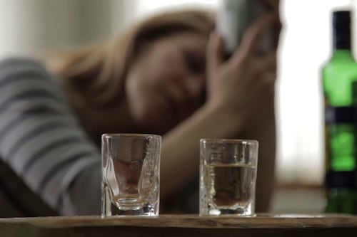 Preocupación por aumento del consumo de alcohol en mujeres mexicanas