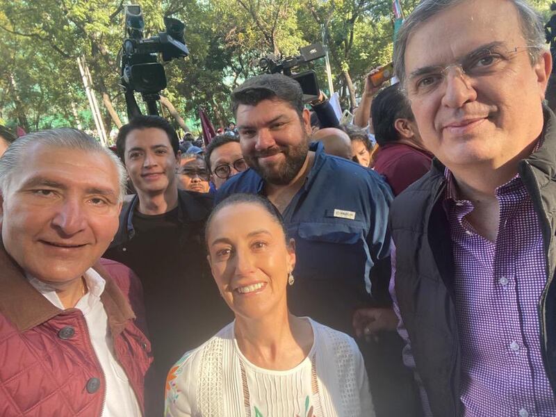 En la marcha se encuentran los principales contendientes a la presidencia.