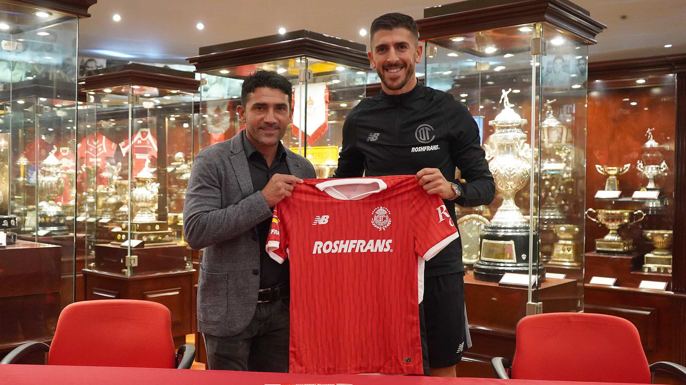 Toluca presenta a Paulinho de como refuerzo