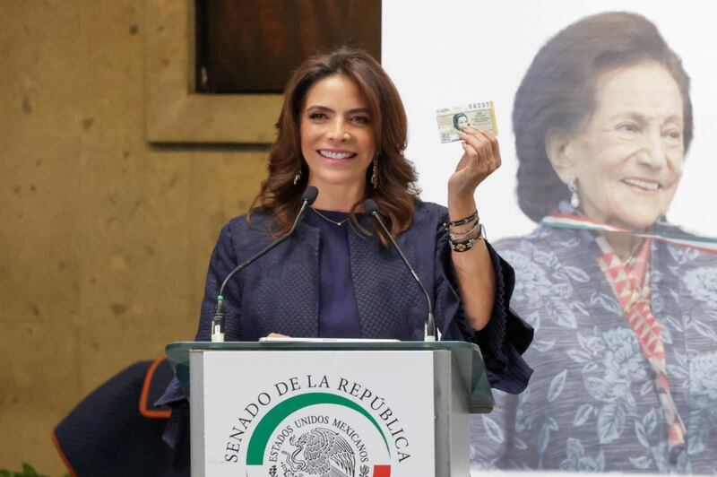 Lotería Nacional rinden homenaje a Ifigenia Martínez en el Centenario de su natalicio