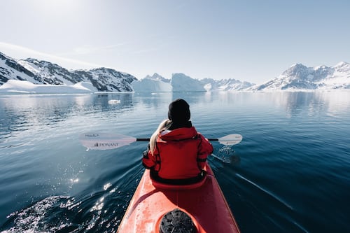 Escapadas épicas para enero con expedición polar y lujo en el desierto