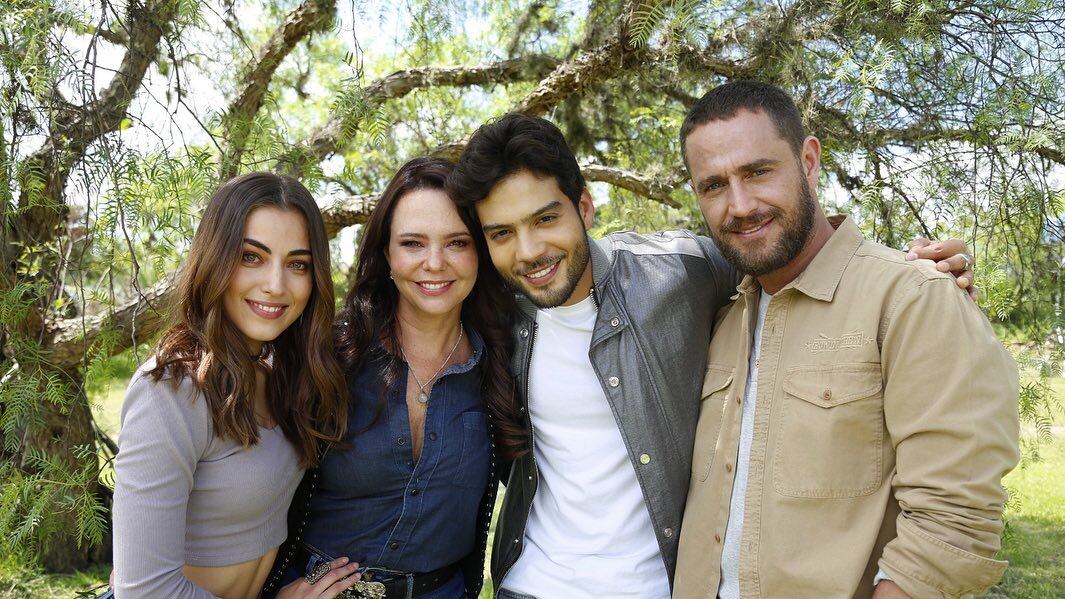 Se trata de Andrés quien en la trama de 'Pasión de Gavilanes 2' es el hijo de Sara y Franco, una de las parejas protagónicas.