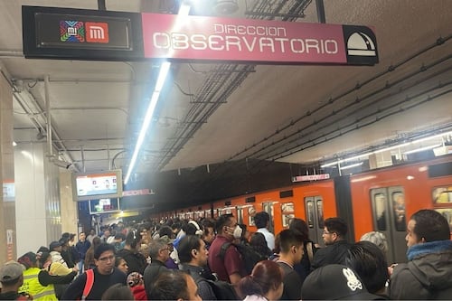 Viajes de 20 a 50 minutos: reportan retrasos severos y trenes saturados en varias líneas del Metro CDMX
