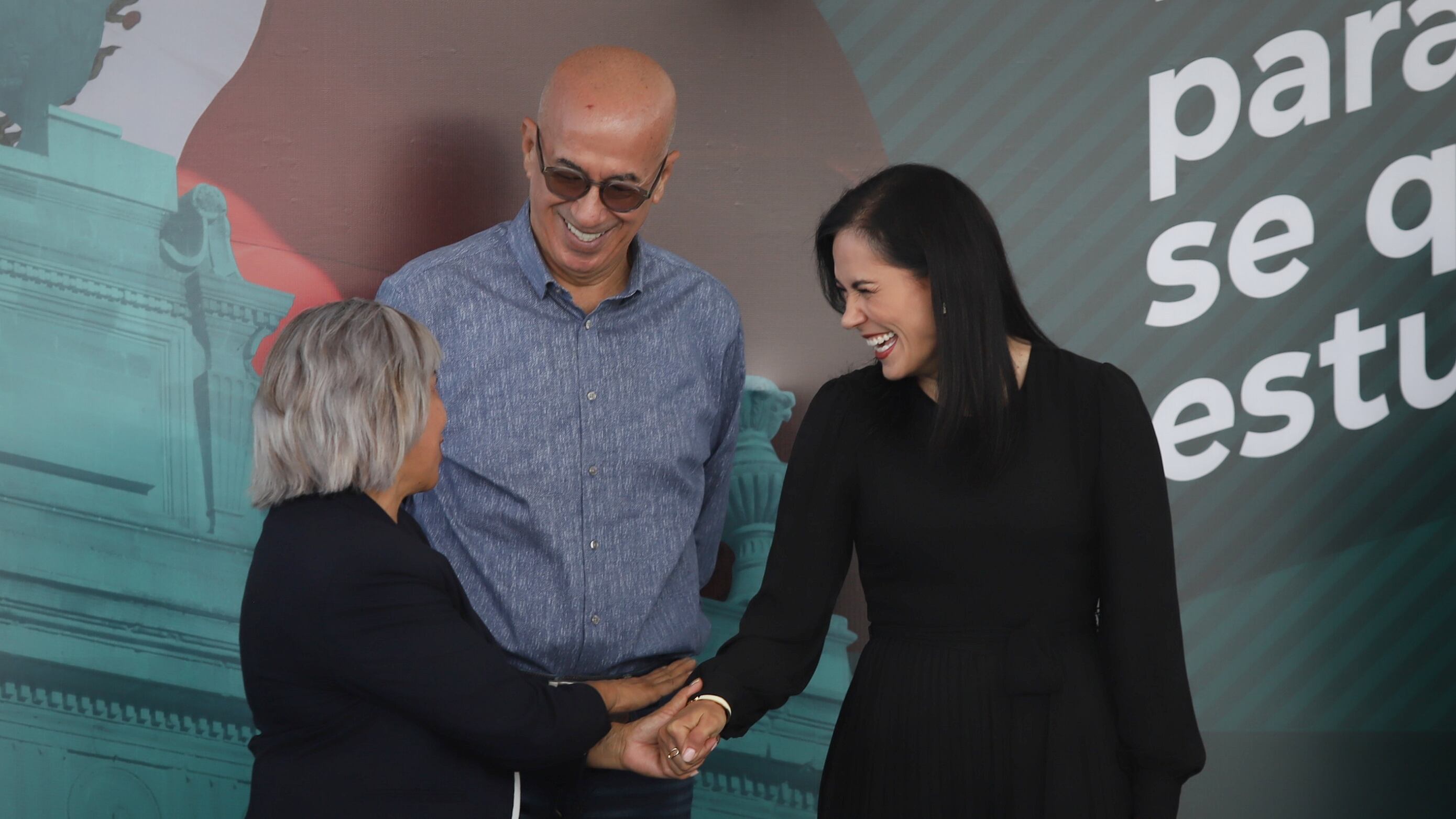 Retoma su cargo como alcaldesa.