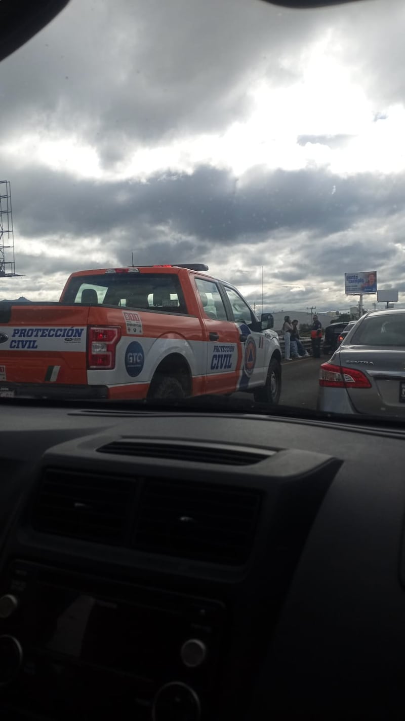 Choque en Puente de Maseca provoca tráfico intenso en carretera León–Silao