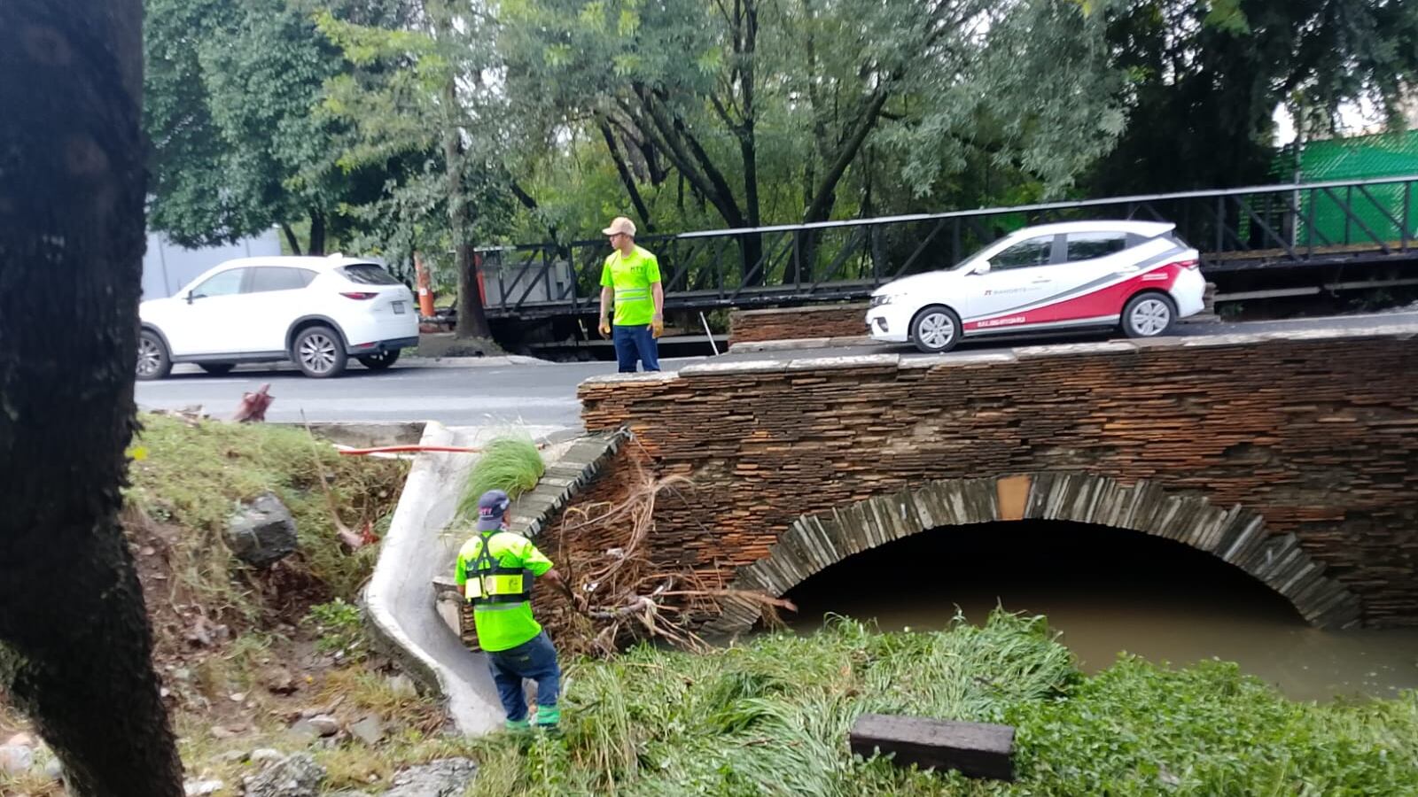 Durante la noche, madrugada y la mañana se atendieron mil 272 parrillas, recolectando 39 toneladas de basura.