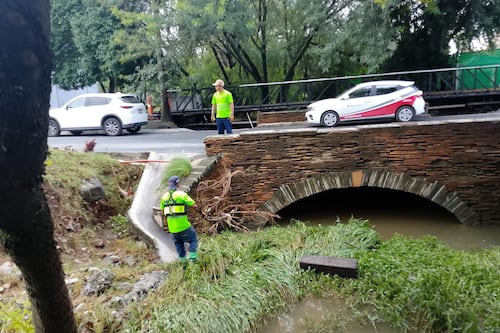 Más vale prevenir: retiran basura de alcantarillas para evitar inundaciones
