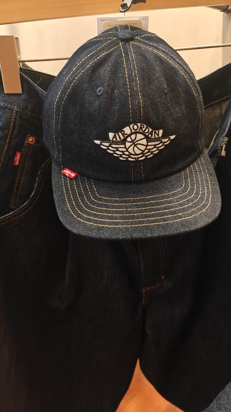 Levi’s reveló sus nuevas líneas como Grunge Finish, Blu Tab y Refreshed Americana, además de una alianza clave con Jordan Brand que conecta moda y deporte rumbo a la temporada mundialista