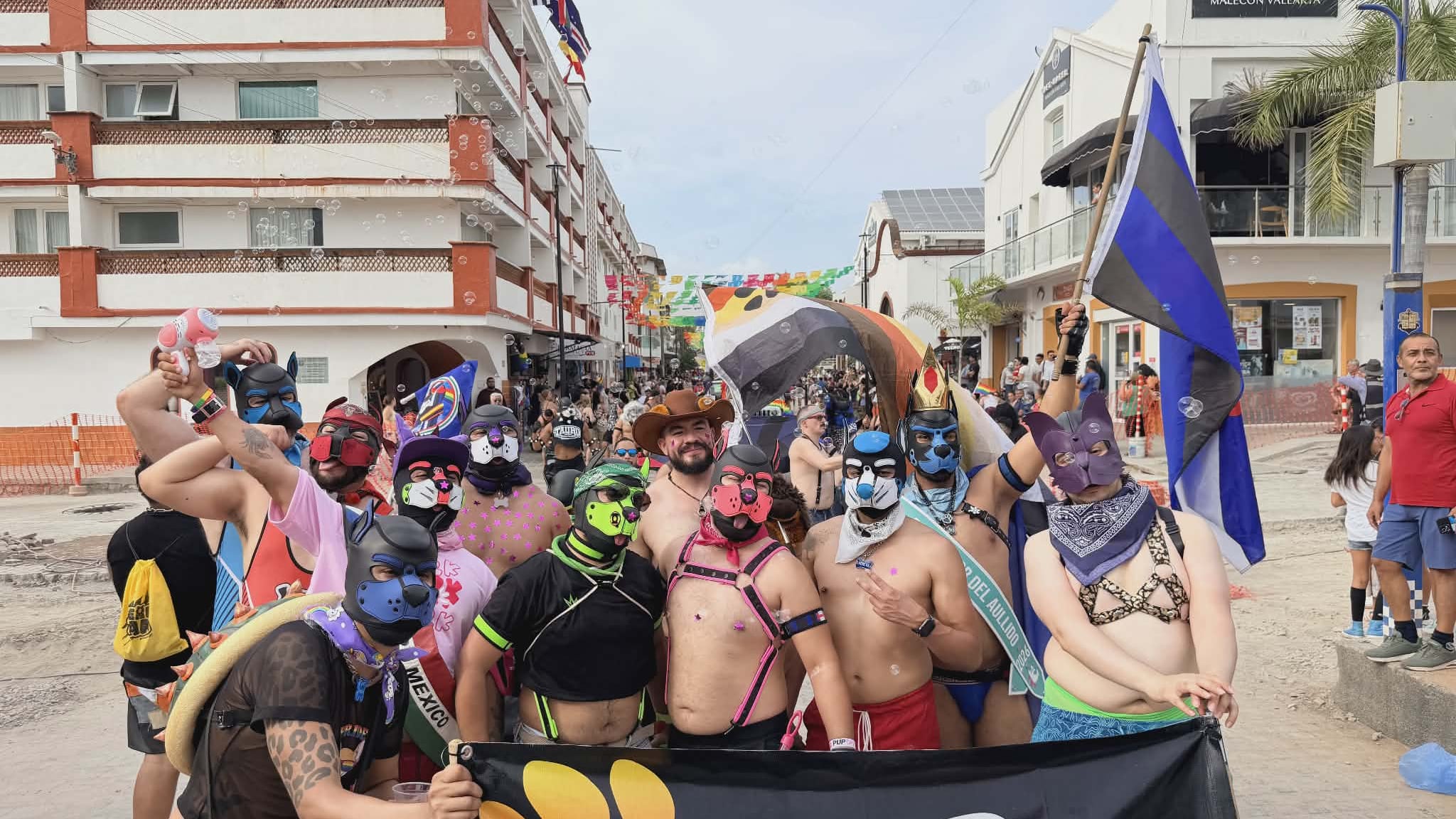 Más allá de la celebración, el turismo LGBTQ+ representa actualmente uno de los pilares económicos de Puerto Vallarta.