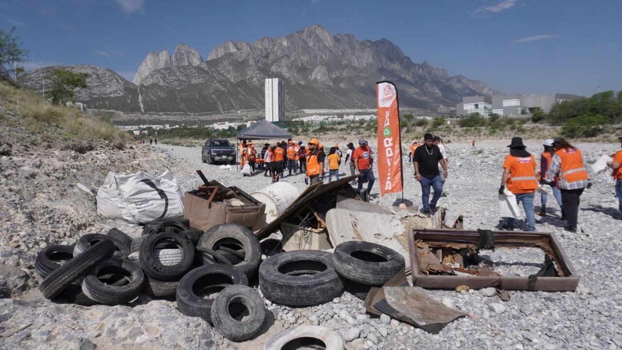 Hubo una importante recolección de llantas en la zona del río que se limpió.