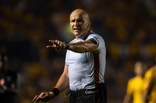 Chacón revienta a Comisión de Arbitraje y asegura que se debe cambiar de silbante en la final