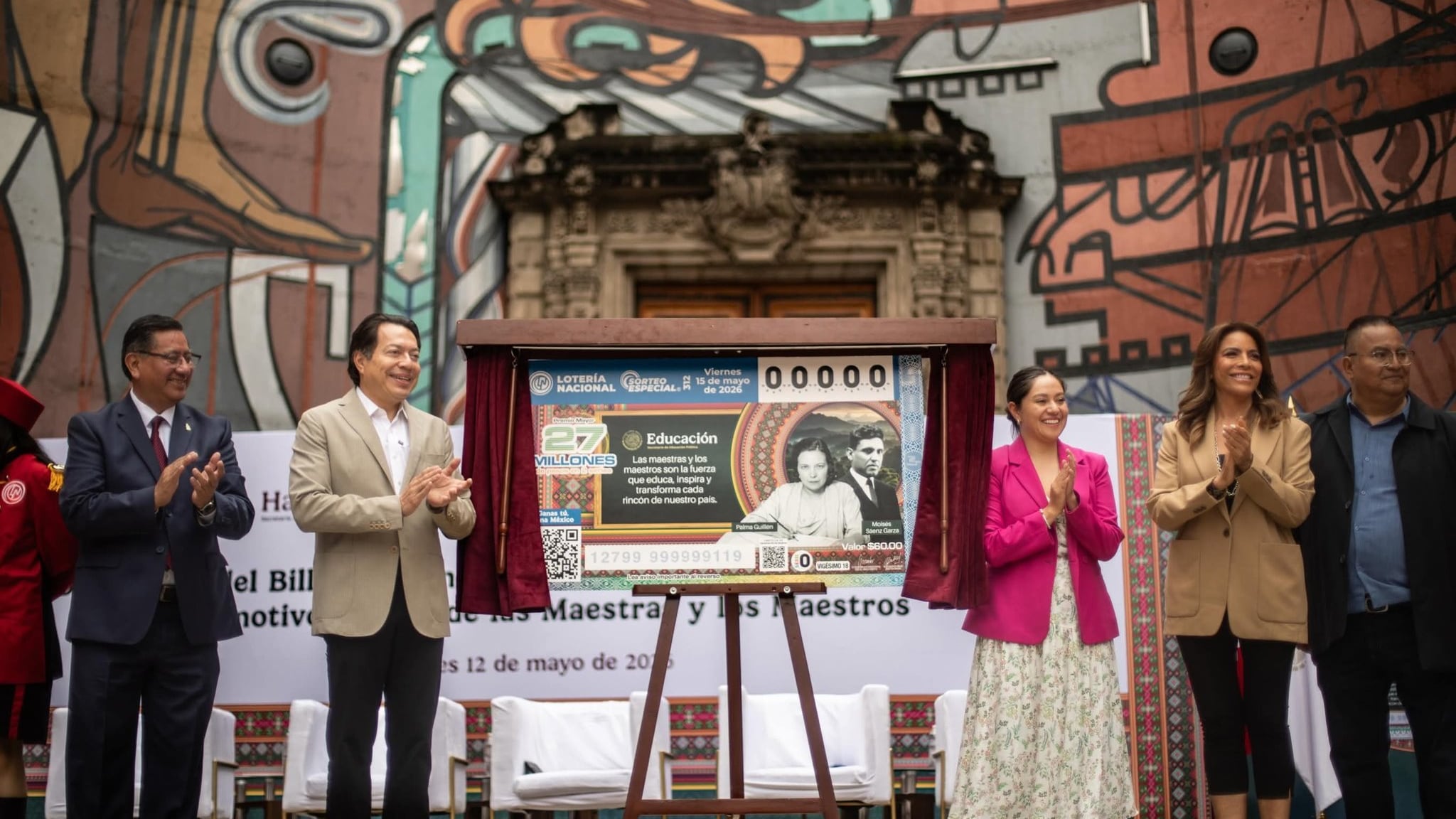 La directora general de Lotería Nacional, Olivia Salomón, expresó que un país también se construye desde un pizarrón