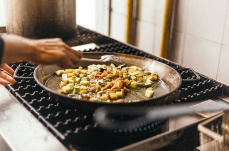 El reconocido chef mexicano recorre los rincones gastronómicos que más disfruta en Querétaro, desde puestos tradicionales hasta restaurantes de cocina internacional