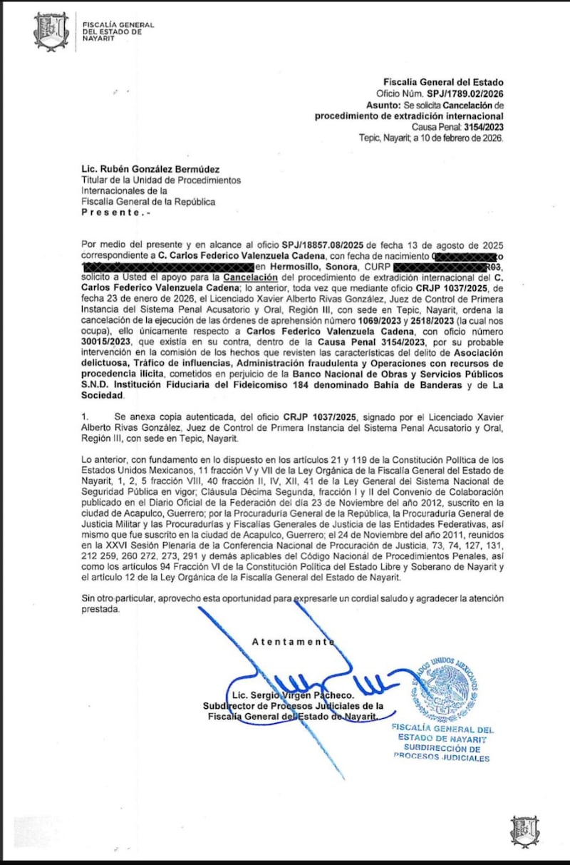 La Fiscalía de Nayarit determinó el cierre definitivo de las investigaciones contra el empresario Carlos Valenzuela Cadena, al no encontrar elementos de responsabilidad penal, con lo que quedaron canceladas órdenes de aprehensión y procesos de extradición.