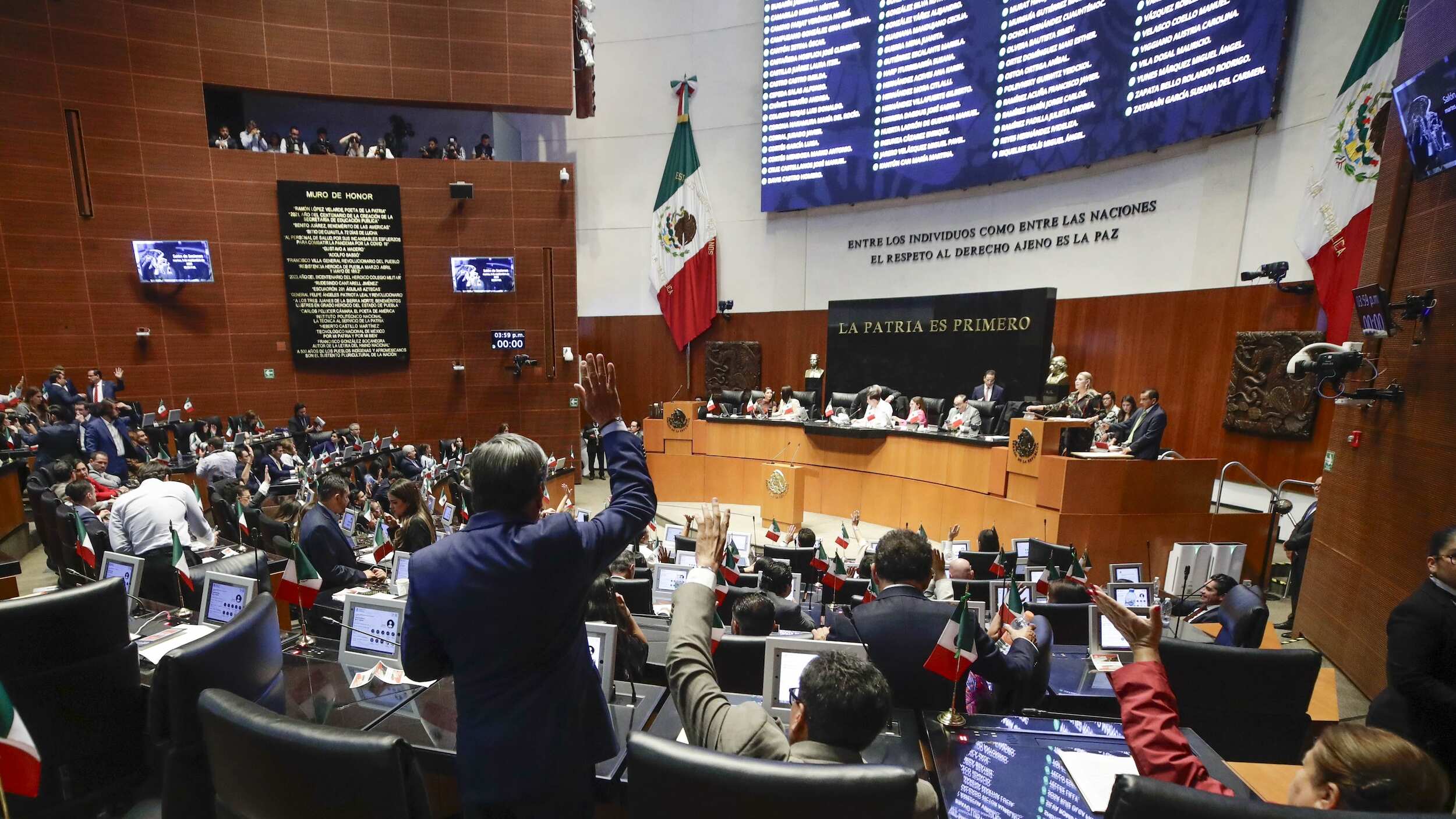 ¿Con cuántos senadores se consigue la mayoría calificada?