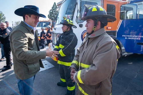 El Marqués fortalece la respuesta ante emergencias con la entrega de dos unidades contra incendios