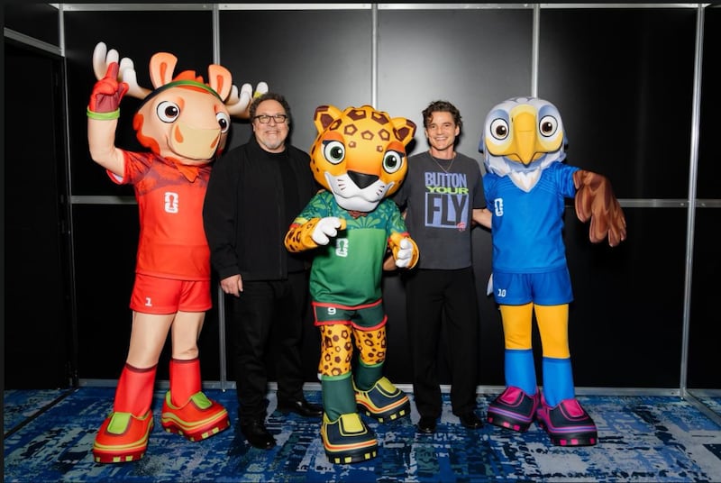 Mascotas del Mundial 2026 reciben a Pedro Pascal y Jon Favreau