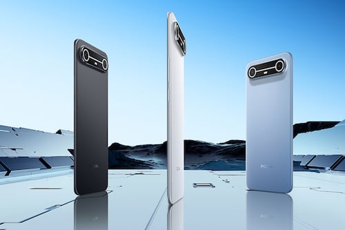 Pova Slim 5G: el celular que sonríe y presume el diseño más delgado del mundo