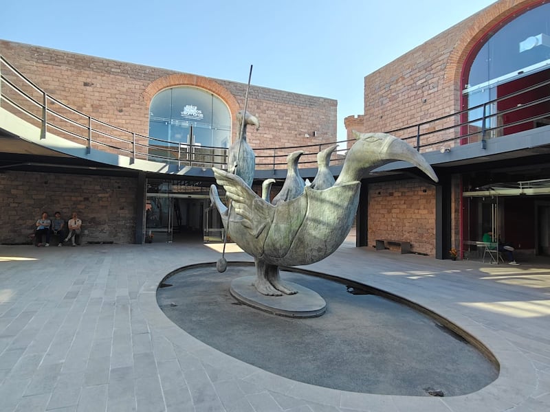 Visitar BMW Group Planta San Luis Potosí es una experiencia única que si la complementas con museos y gastronomía local, tendrás un viaje completo que mezcla motores, cultura y buen comer