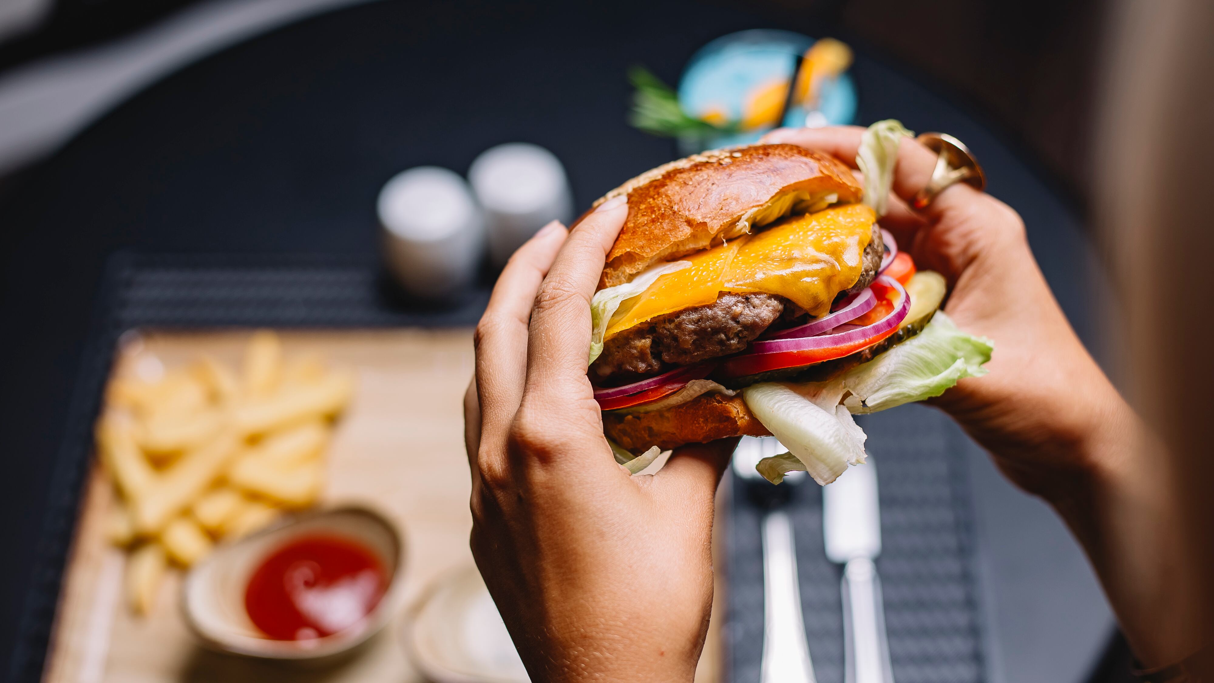 Los más fieles devotos de la hamburguesa al fin podrán satisfacer su antojo de probar las mejores ofertas en la ciudad