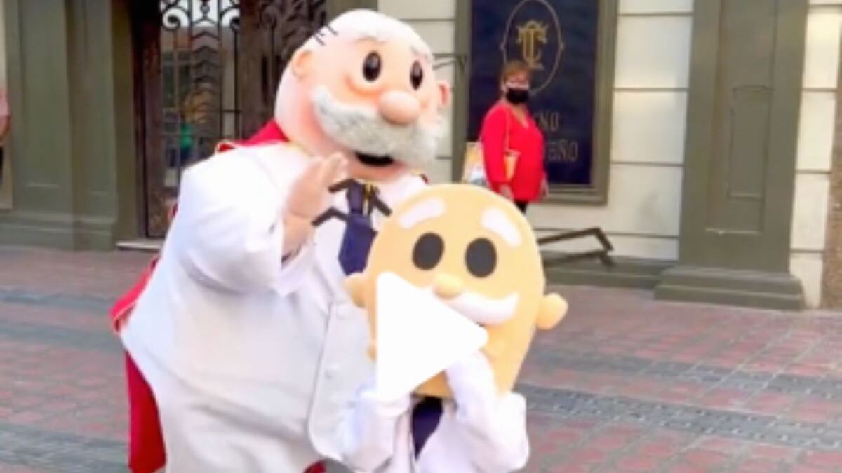 “Dr. Ponchito Simi”; niño se disfraza del Dr. Simi y se vuelve viral