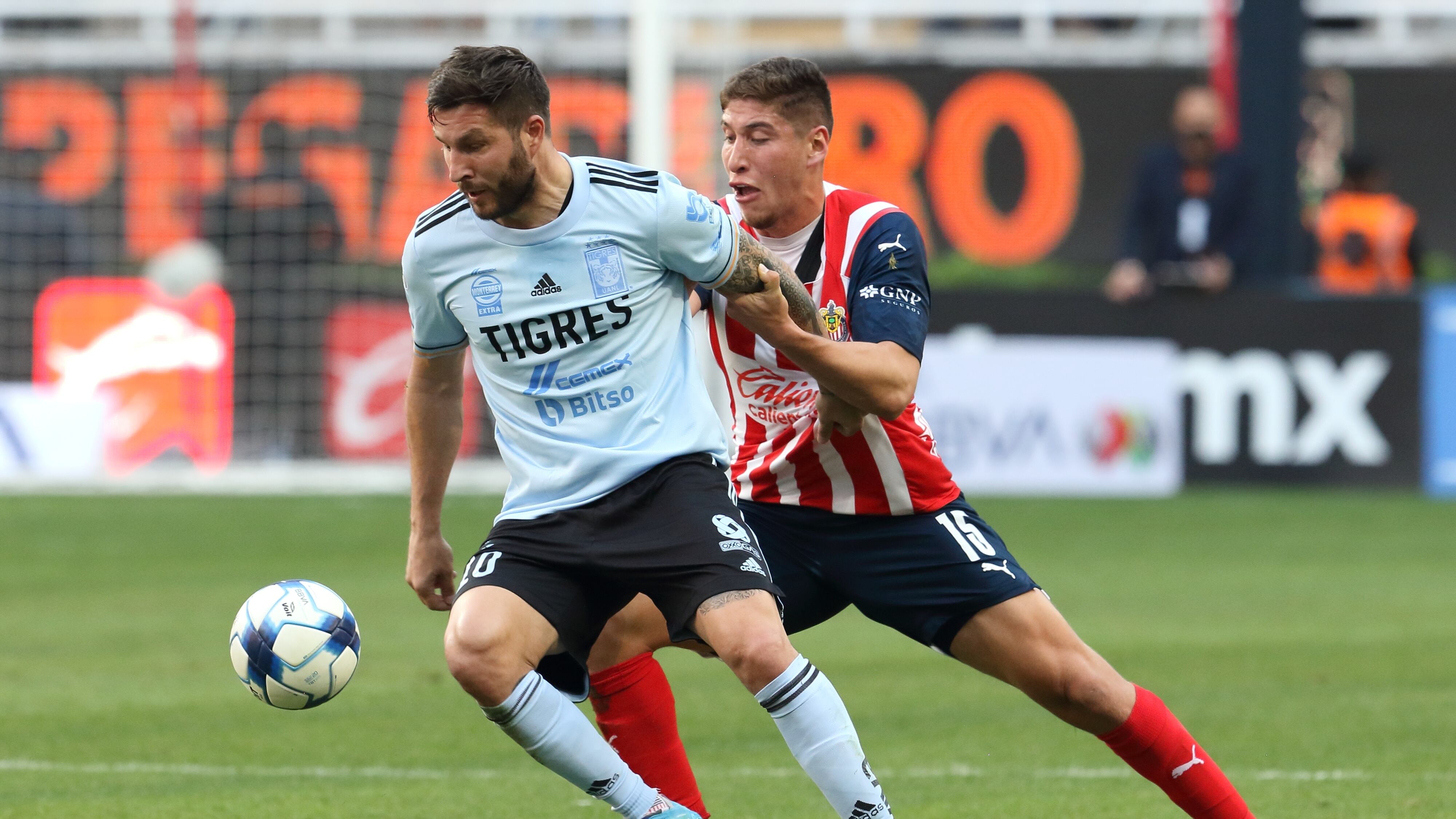 Tigres vs Chivas