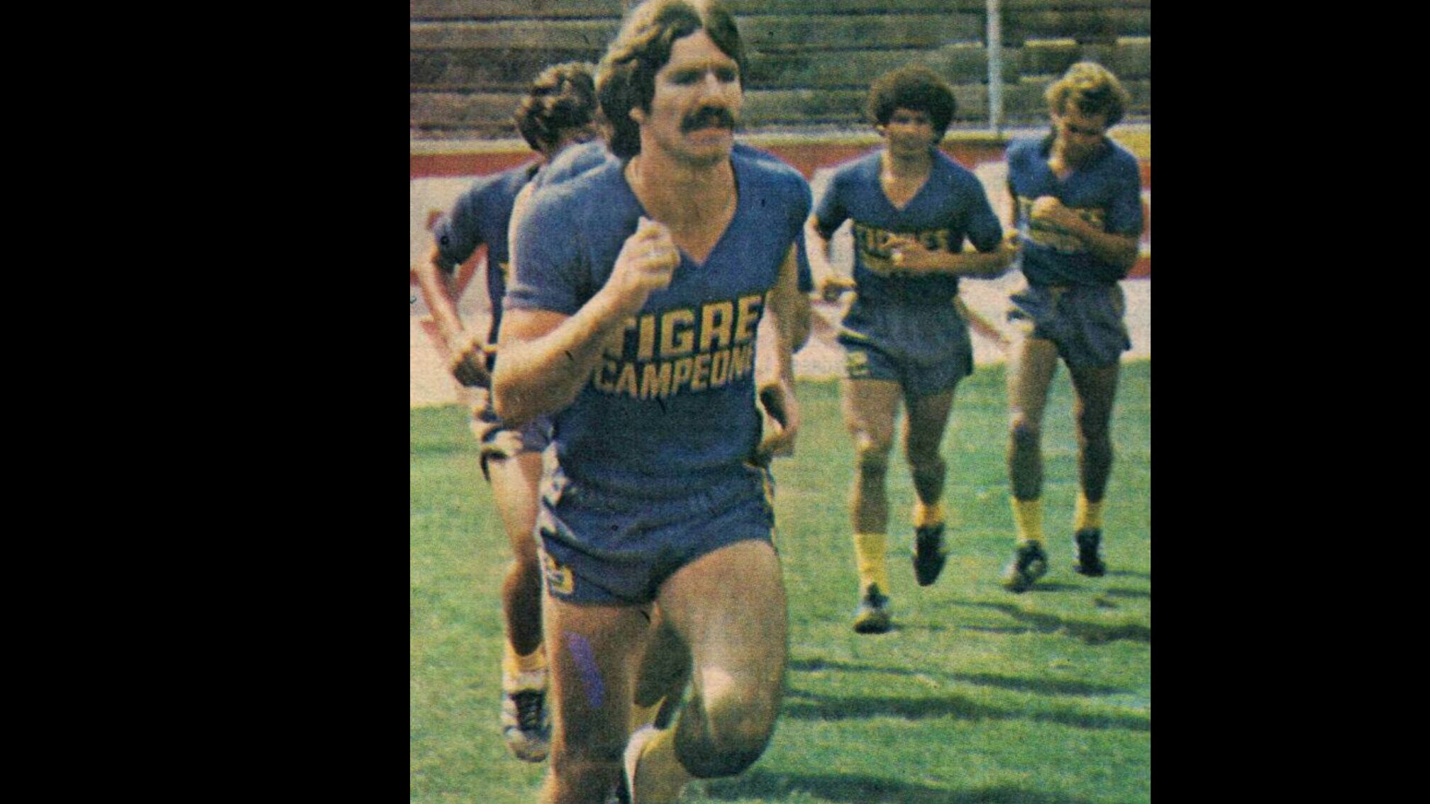 Alfredo jiménez fue campeón de Copa con Tigres en 1975.