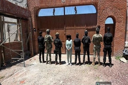 Hallan tigres, armas y autos de lujo en casa de Otumba; detienen a una mujer